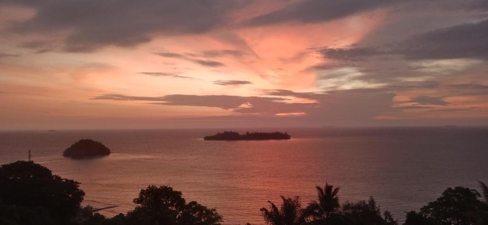 The View Padang, Amazing View, 8 Mins Mentawai Fast Ferry, Cold Beer,Close To Restaurants 外观 照片