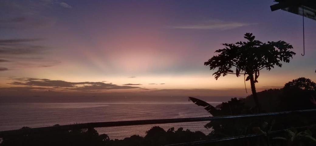 The View Padang, Amazing View, 8 Mins Mentawai Fast Ferry, Cold Beer,Close To Restaurants 巴东 外观 照片