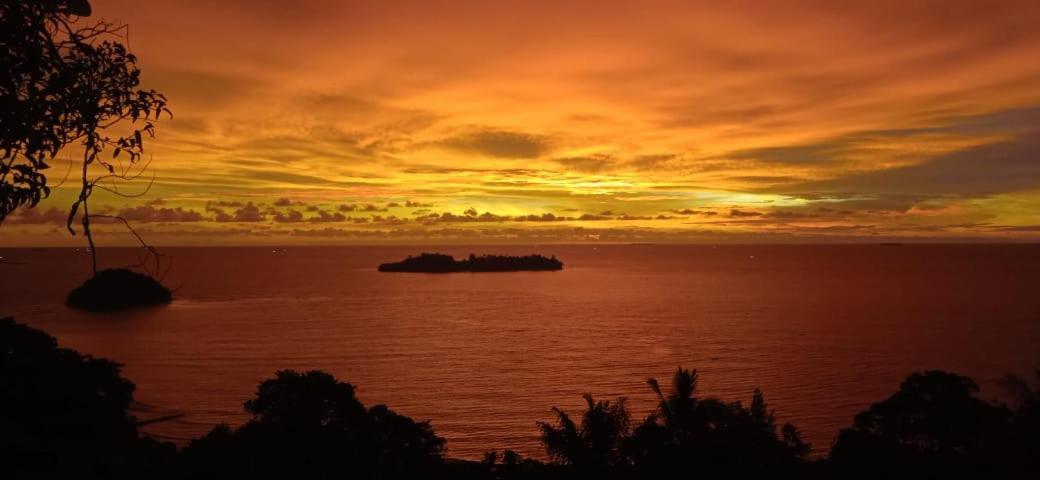 The View Padang, Amazing View, 8 Mins Mentawai Fast Ferry, Cold Beer,Close To Restaurants 巴东 外观 照片