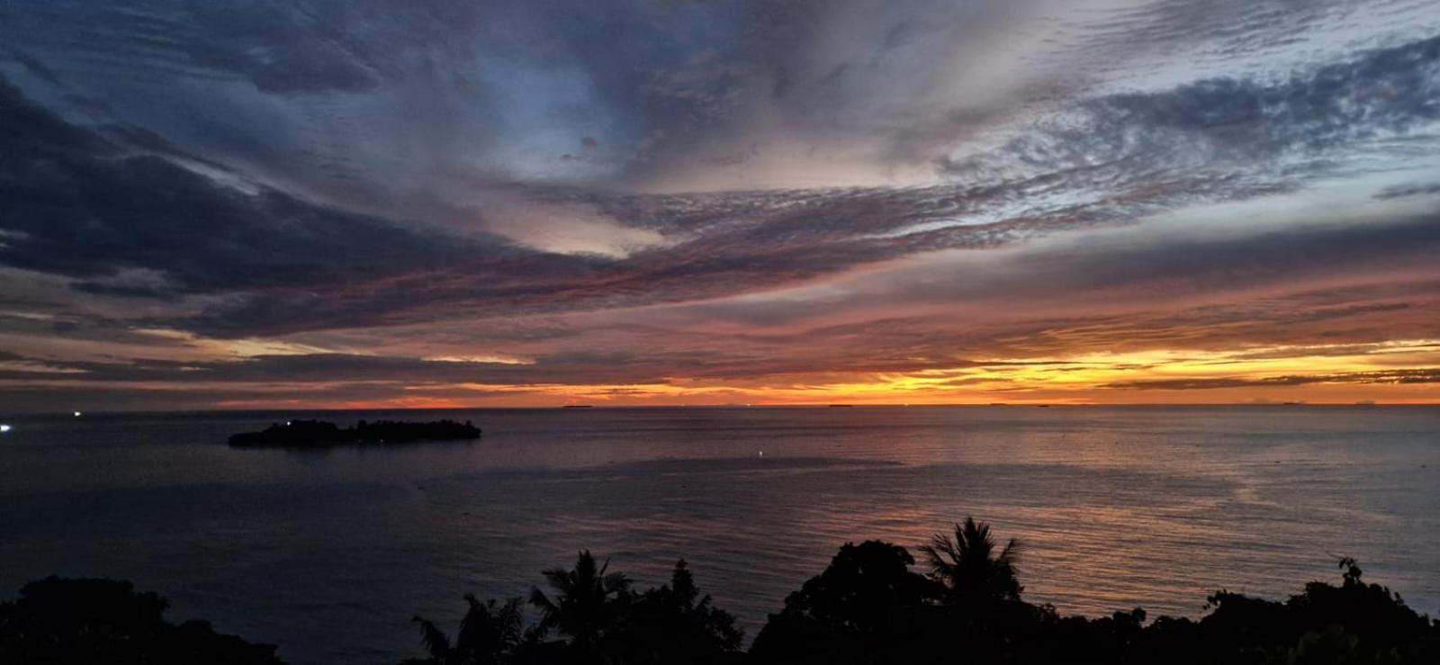 The View Padang, Amazing View, 8 Mins Mentawai Fast Ferry, Cold Beer,Close To Restaurants 巴东 外观 照片